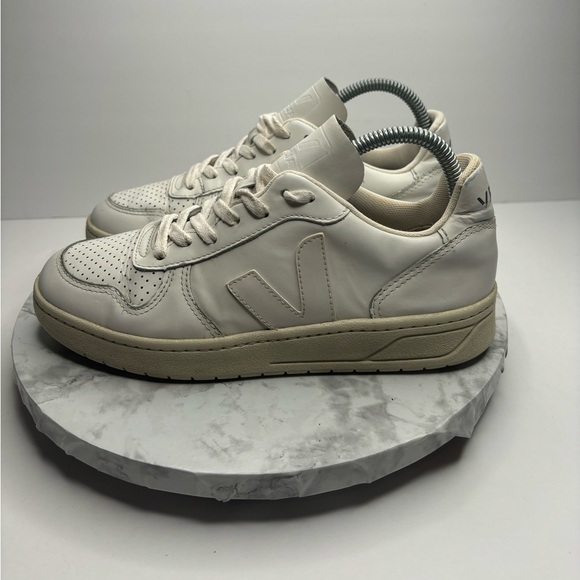 Veja Shoes - Veja Womens V-10 Sneakers Shoes White Tennis Leather Lace Up Perforated
